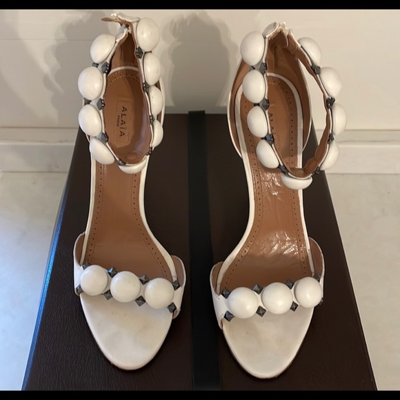 Alaia Bombe Heels - Picture 5 of 5